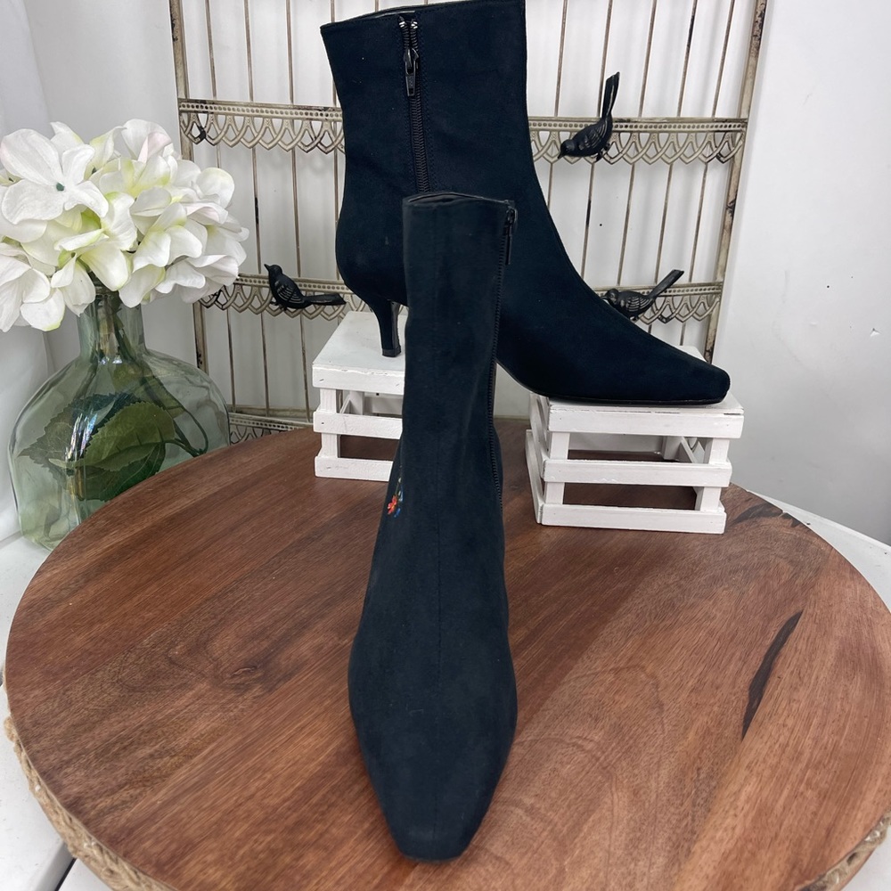 Diane’s Essentials Womens Booties size 8.5M.